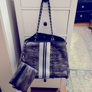 Simply Southern gray neoprene purse; very minimal wear.